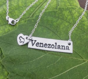 Cadena de plata con dije Venezolana